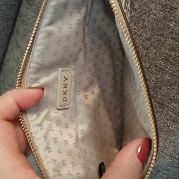 Brand new DKNY medium wristlet. Brown Graffiti pattern. Retails $78 - Picture 6 of 9